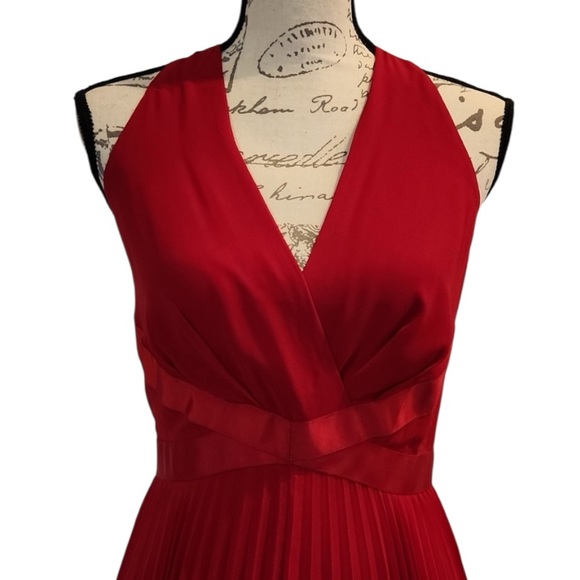 NWT White House Black Market RED PLEATED SLEEVELESS DRESS Cocktail Wedding 8 - Picture 6 of 10